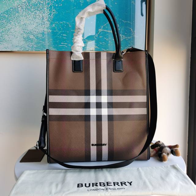 The top-of-the-line original leather Burberry always surprises. Compared to the
