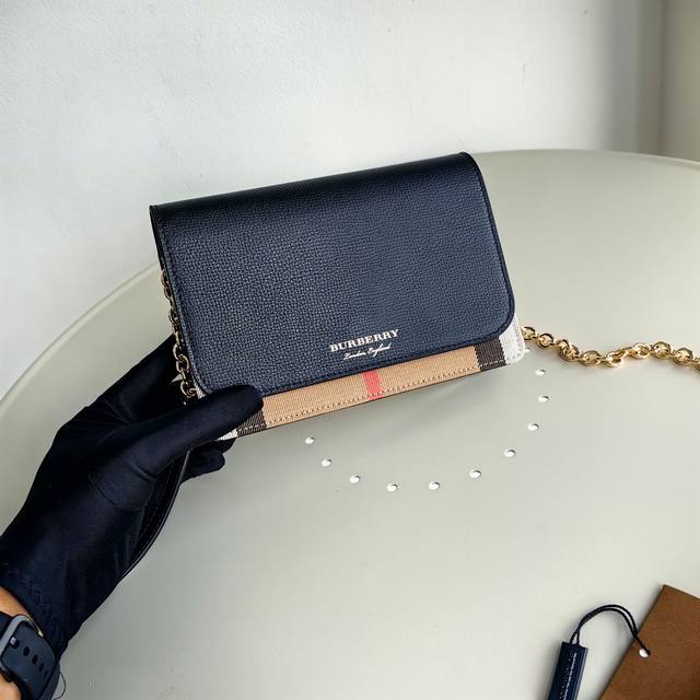 This premium Burberry House check wallet features grained leather trims and is