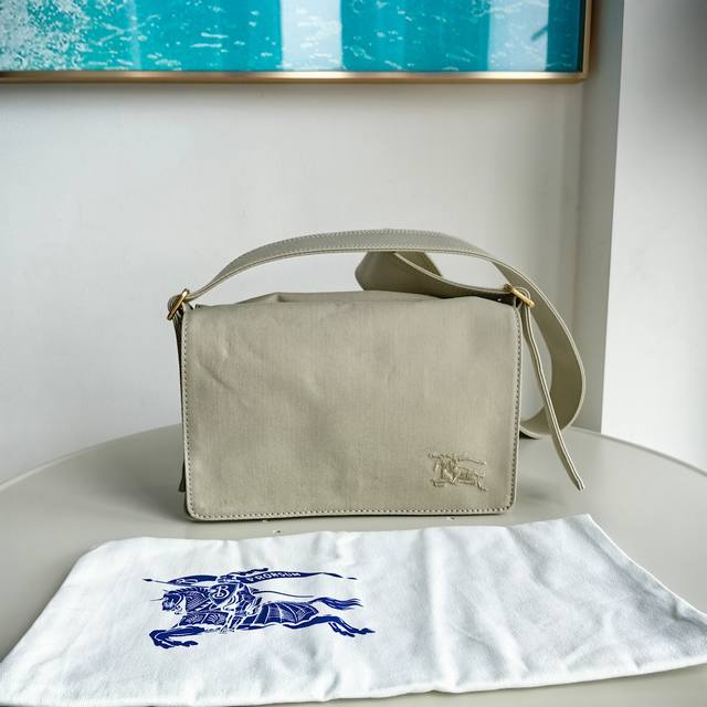 Top-quality original leather Burberry's latest tote bag, unisex style. Adjustabl