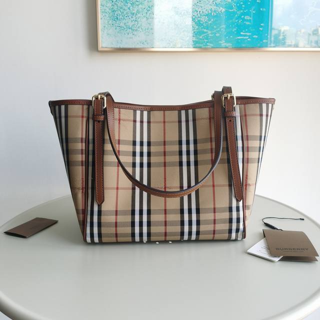 The top version of the original leather Burberry model 5788 classic plaid shoppi