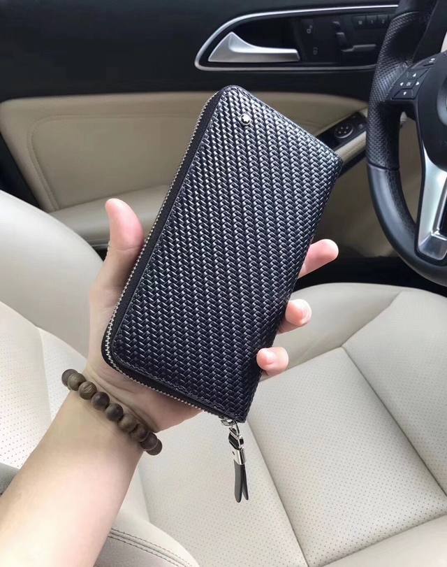 Original small zipper wallet in black, counter-matched Ykk puller, counter zipp