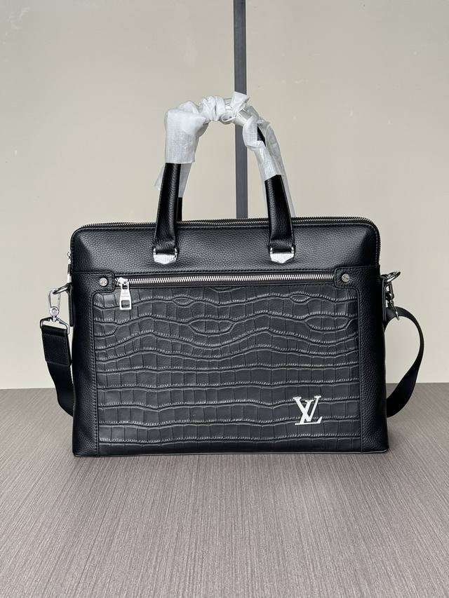 The latest hot-selling Lv double-zippered briefcase from our top-tier, premium