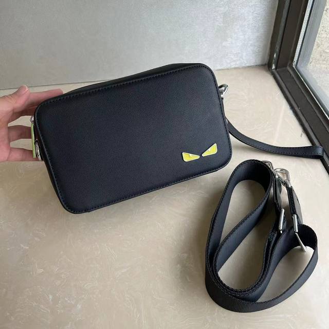 Endi's latest exclusive crossbody bag, model 33211-2, is now shipping. Made of f