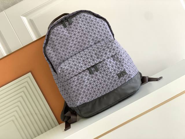 Original Issey Miyake Bao Bao Size: 42*34*18 Kuro backpack, summer dopamine seri