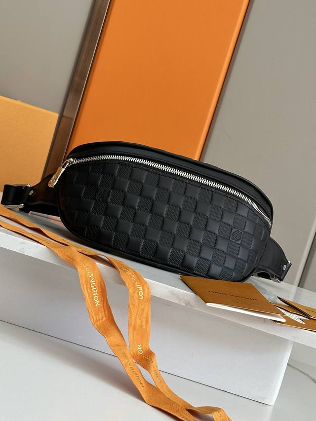Original quality, latest model of the year. This Campus waist bag is crafted fr
