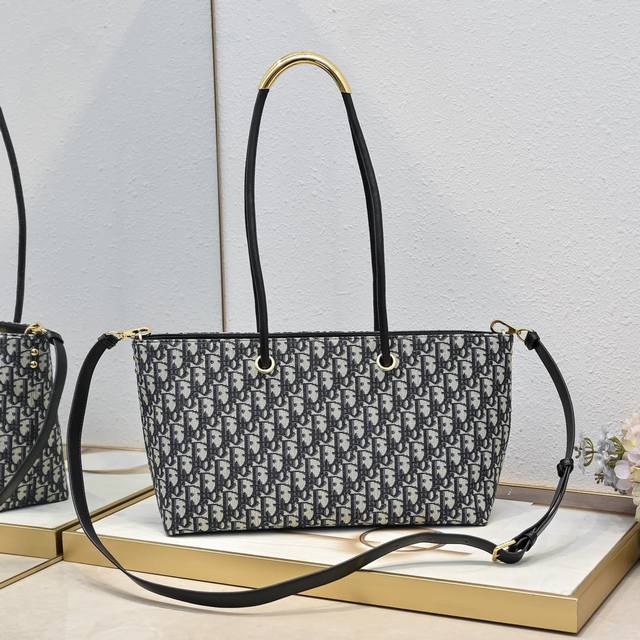 Dior Toujours handbag blue cloth This Dior Toujours handbag made its grand debut
