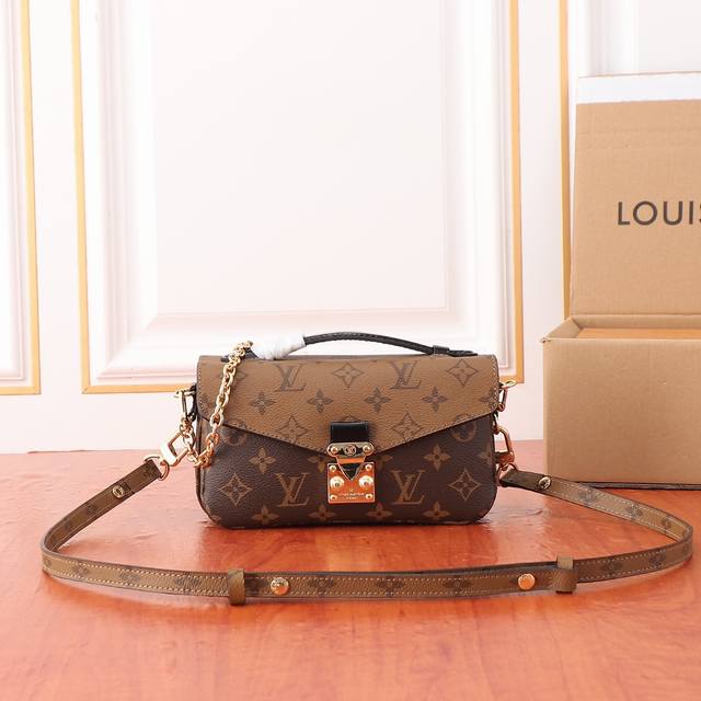 M46279 Monogram Lv Messenger Bag. The small East West M