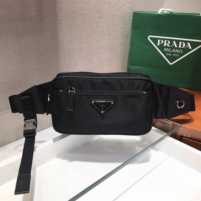 New waist bag 2Vl977 waist bag chest bag, this classic waist bag is made of ico