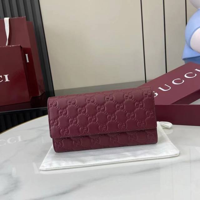 The premium new arrival from the Fall/Winter 2025 collection, the Gg Emblem col
