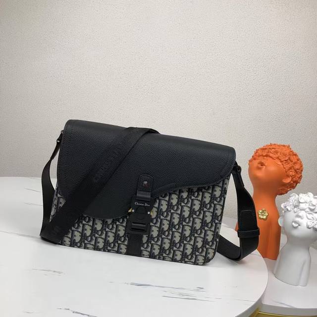 The highest version on the market, welcome to compareThis Saddle messenger bag f