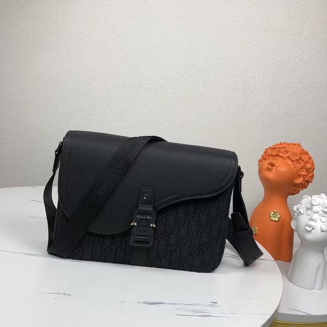 The highest version on the market, welcome to compareThis Saddle Messenger Bag f