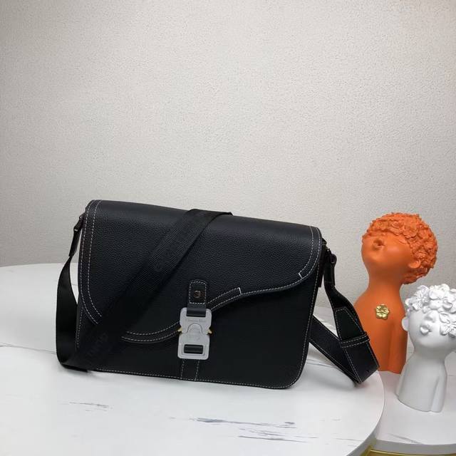 The highest version on the market, welcome to compareThis saddle messenger bag f