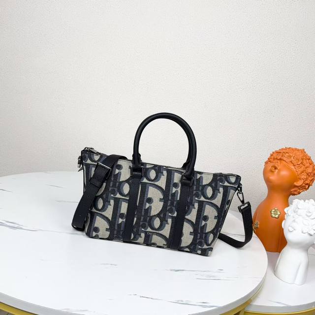 The most premium version on the market. Compare now! Weekender 25 Handbag This