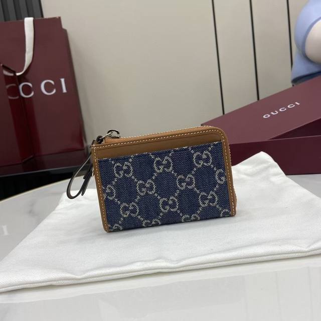 Top-of-the-line new Gg Emblem series accessory bag with card holderThe Gg Emblem