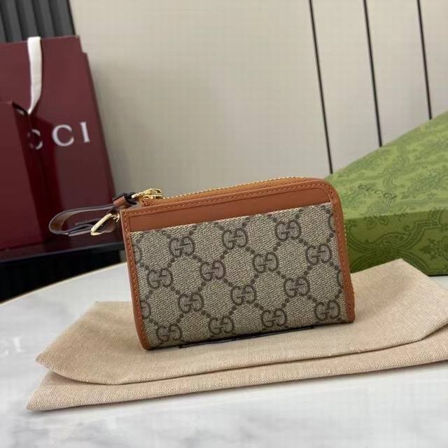 Top-of-the-line new Gg Emblem series accessory bag with card holderThe Gg Emblem