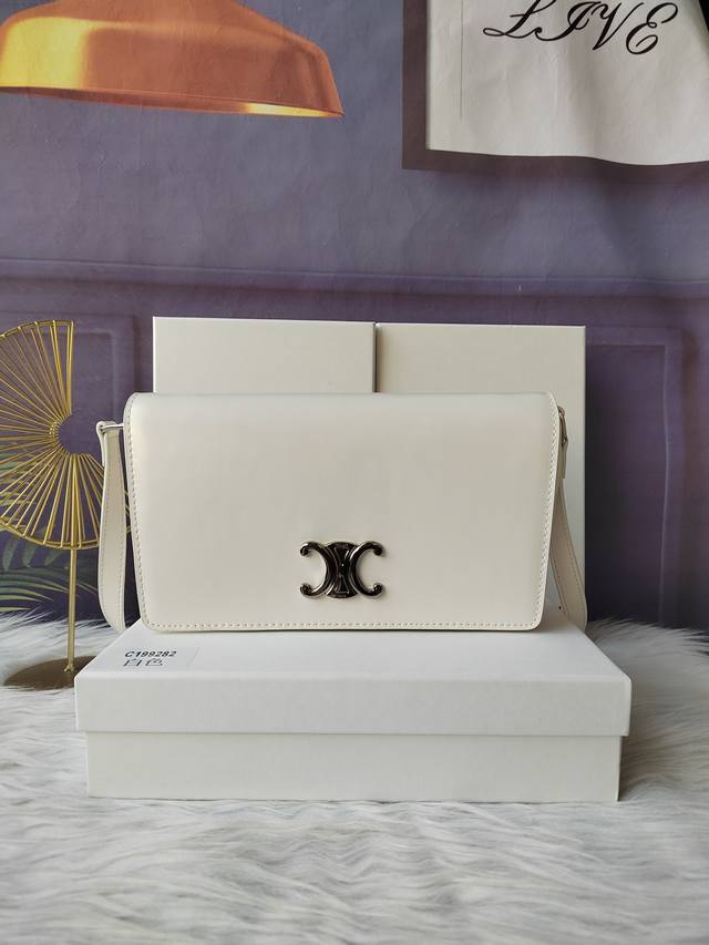 Model No. 199282 White, Trapeze Triomphe shiny cowhide leather handbag, shoulde