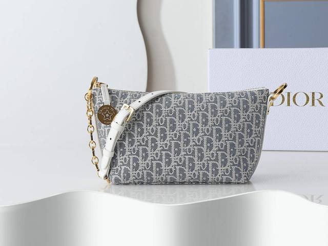 Style No. 3202 Apricot printed Diorstar Hobo chain handbag, zipper closure, int
