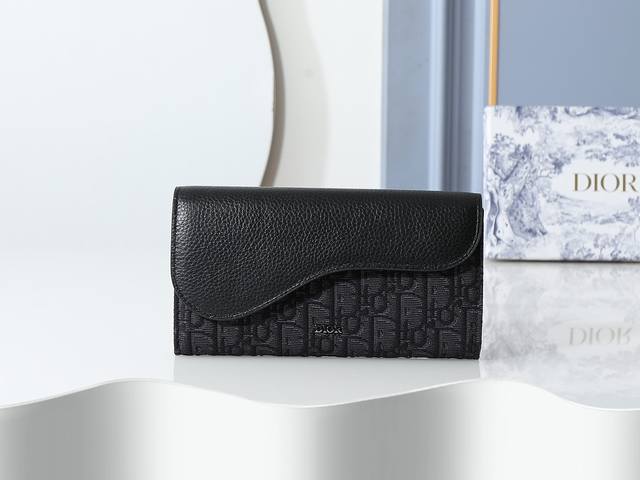 Style No. 315 Black printed fabric material is carefully crafted, with the same