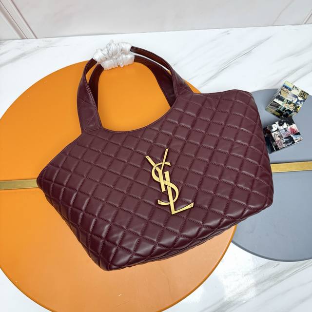 Black Sheepskin Gold The new small-size Icare shopping bag has arrived, showcasi