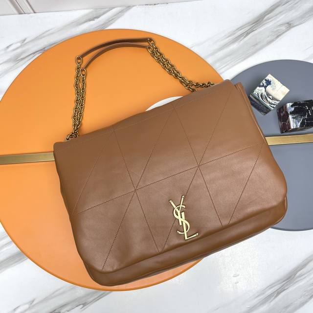 jamie_Sheepskin This new large bag really hits my mark, who knows? Made of impor
