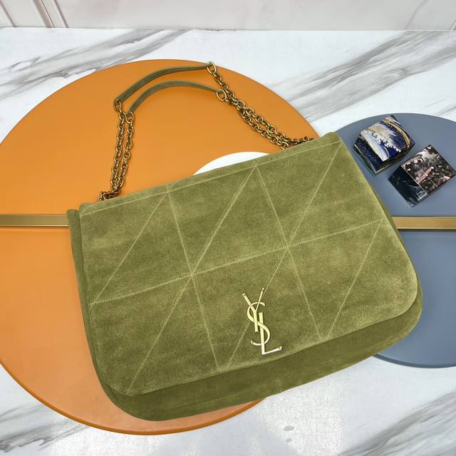 jamie_Nubuck Leather This new large bag really hits my mark. Who knows? Made of