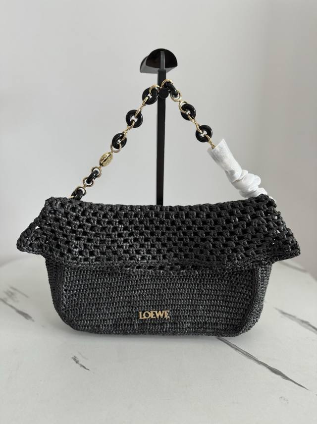 The Ola is a soft, lightweight, and versatile summer bag featuring a curved silh