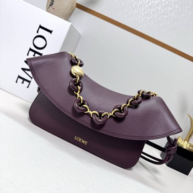 The Loola is a soft, lightweight, and versatile summer bag, featuring a curved s