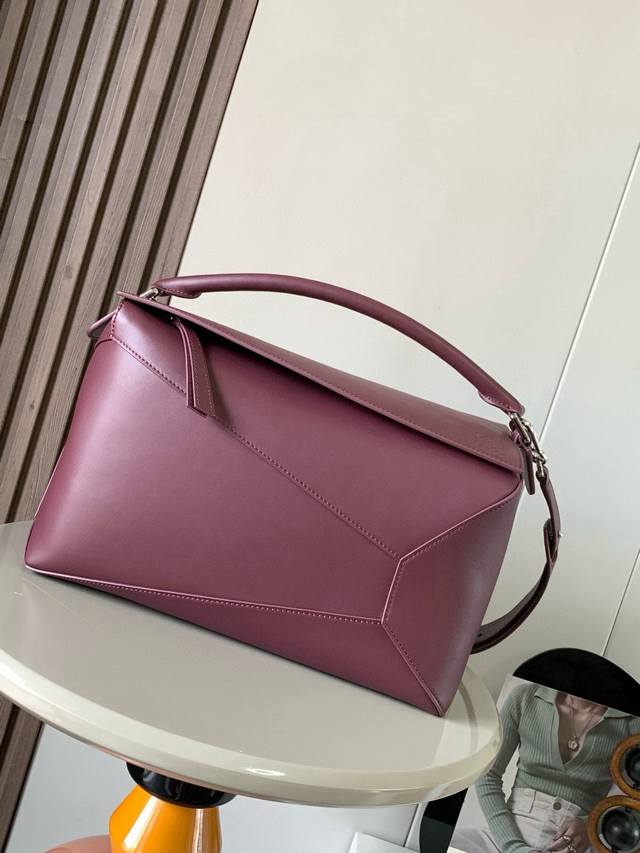 New shiny cowhide puzzle-sized handbag. The puzzle bag is the first handbag laun