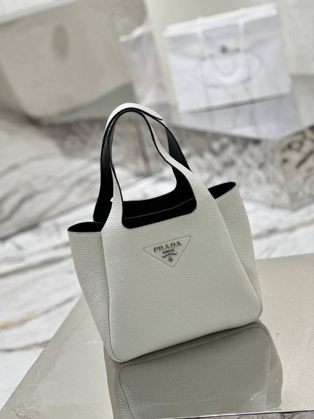Large Vegetable Basket Bucket Bag Soft and delicate calfskin vegetable basket to