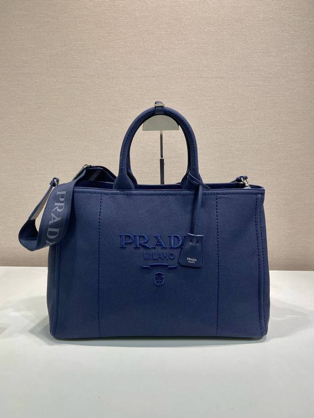 New Men's Tote Bag 2Vg131 This canvas handbag offers a fresh take on a simple,