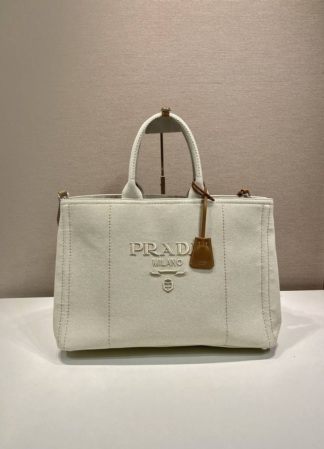 New Men's Tote Bag 2Vg131 This canvas handbag offers a fresh take on a simple,