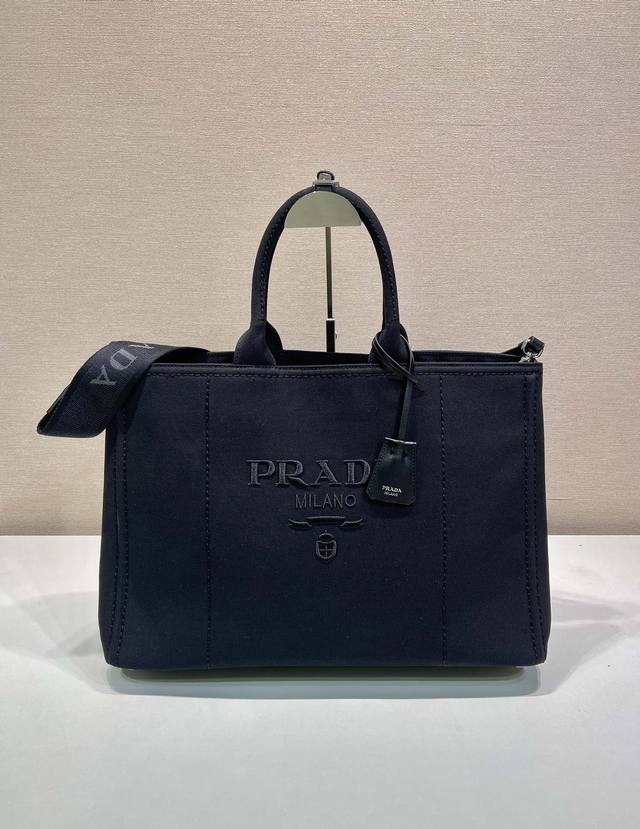 New Men's Tote Bag 2Vg131 This canvas handbag offers a fresh take on a simple,