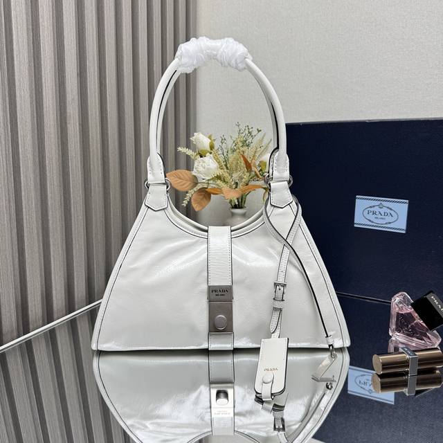 Top-quality original new product 1Bg563, the latest Spring/Summer runway model.