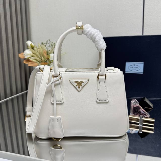 Top-grade original new small killer bag 1Ba896. The plain leather Prada Galleria