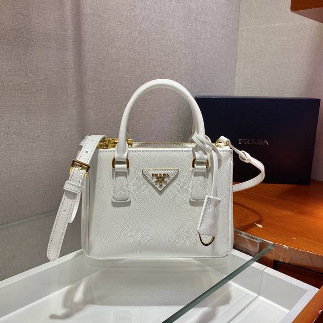 Mini Killer 1Ba906. This Galleria handbag is crafted from iconic Saffiano leathe