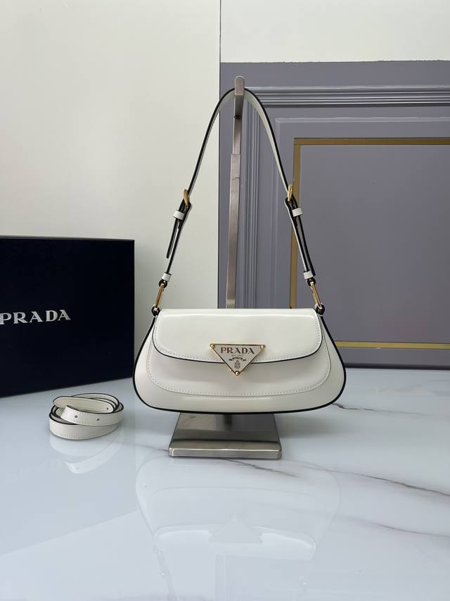 New Underarm Bag 1Bd345 The sleek, curved design lends this shoulder bag a refi