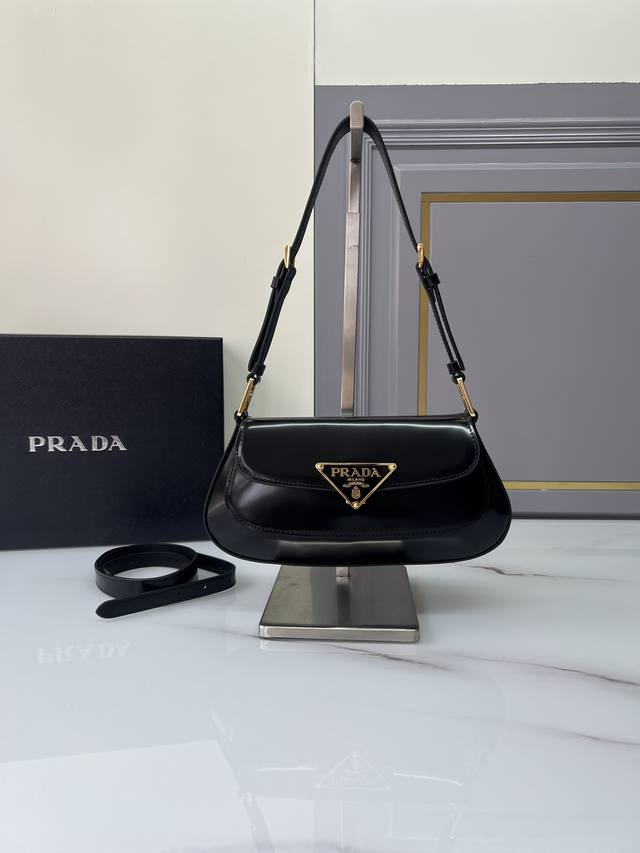 New Underarm Bag 1Bd345 The sleek, curved design lends this shoulder bag a refi