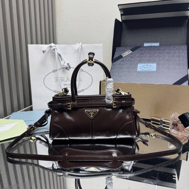 Top-grade original Lussolf waxed leather 1Ba486 Mini size. This mini crossbody