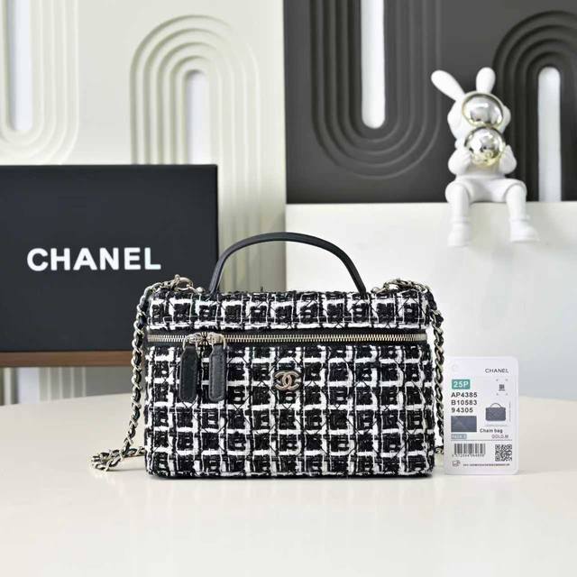 25C Lunchbox Bag, Exquisite and Compact Chain Clutch. The chain is detachable an