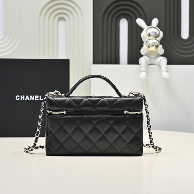 25C Lunchbox Bag, exquisite and compact chain clutch bag, lambskin with gold met