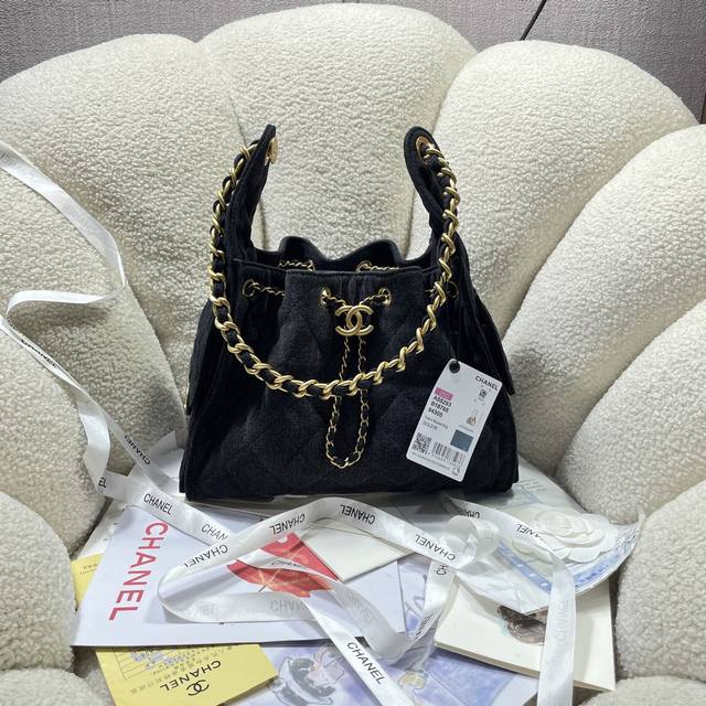 Early Spring Runway Collection Size: ** Small 25C Early Spring Runway Collection