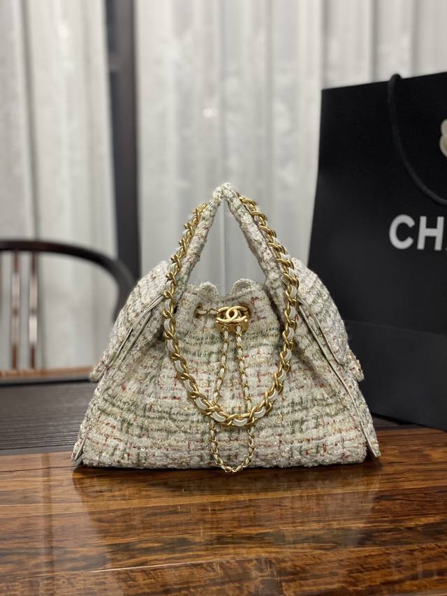 5293 Chanel's new releases always bring unexpected delights, and this year is no