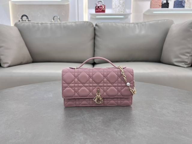 0980 Lambskin Vintage Pink Lady Dior Pearl Clutch Bag. This new clutch bag is a