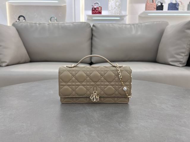 0980 Lambskin Apricot Lady Dior Pearl Clutch This clutch is a new addition to th