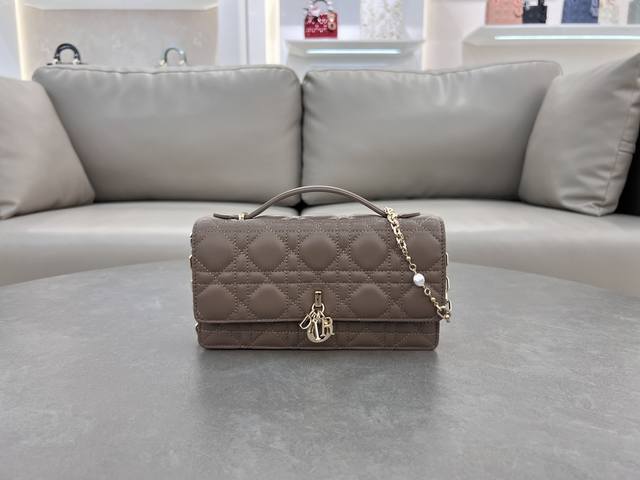 0980 Lambskin Grey-Brown Lady Dior Pearl Clutch Bag. This new season clutch feat