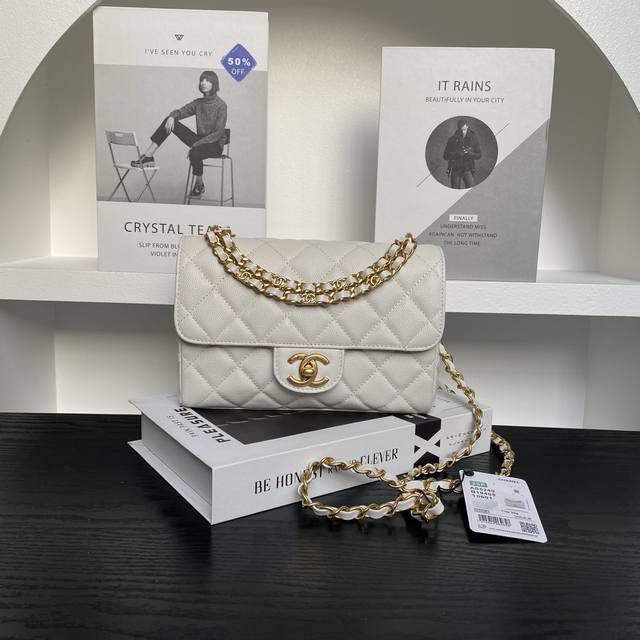Chanel 1 25P Double Chain CF Series As 5240 An irresistible bestseller. Made of