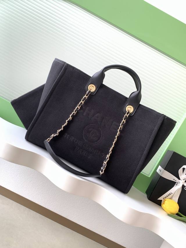 Top-quality replica Chanel beach bag/tote bag. Made of cotton, featuring a combi