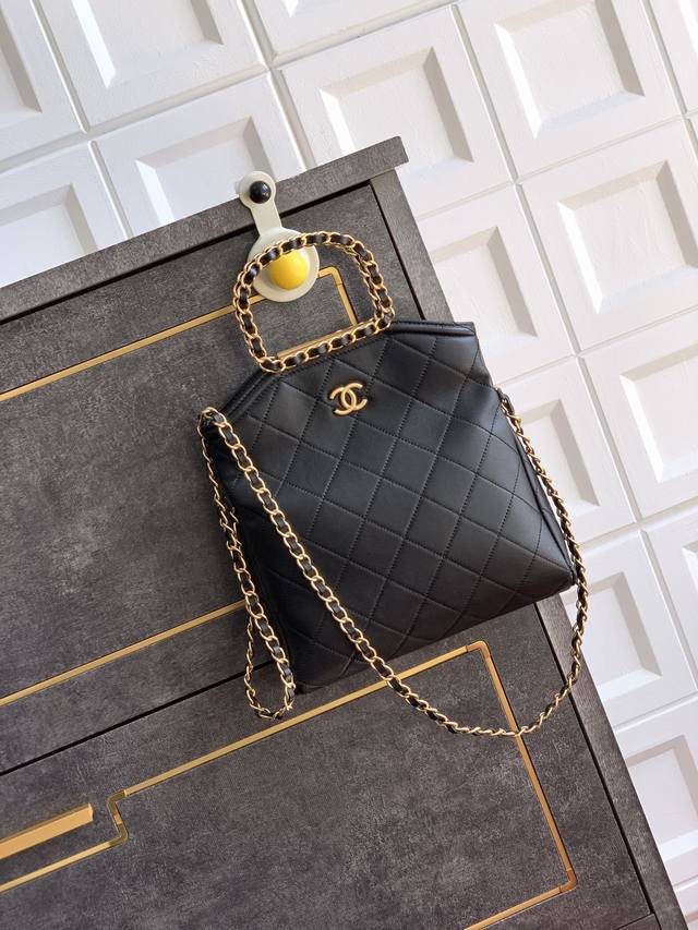 Top-quality original single small leather black bag, soft and delicate to the to