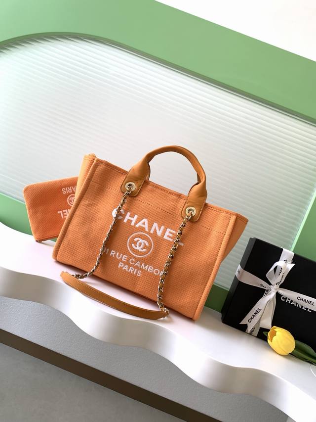 Top-quality original single-piece beach bag/shopping bag. Made of cotton, featur