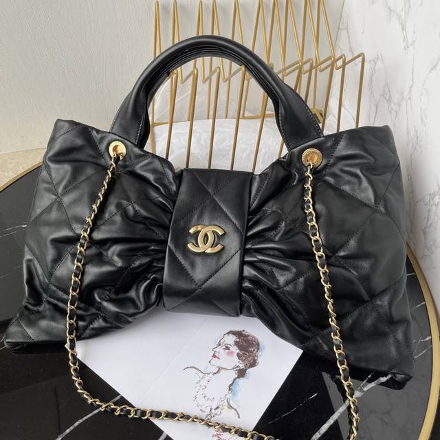 Top-quality original Chanel 25C Fall/Winter runway bow bag! Design and style ana